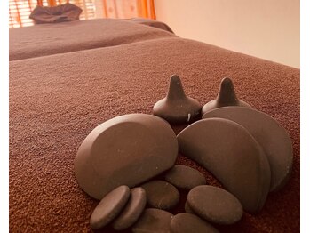 モモン シャルール/バザルトストーン何故この形？