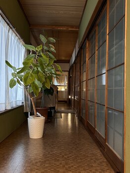 エステティックサロン マーレ(ESTHETIQUE SALON mare)/縁側の廊下