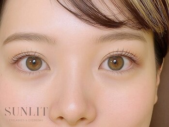サンリット(SUNLIT)の写真/【まつげパーマ×眉スタイリングSET】で目元のプロが骨格や瞳のバランスを踏まえ垢抜け&好印象を実現！