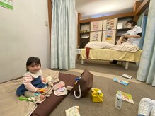 子育てママの整体サロン/施術中のお子様の様子