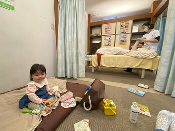 子育てママの整体サロン/施術中のお子様の様子