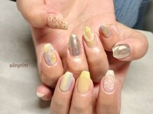 シルニー リム(Silny rim)/アシンメトリーニュアンスネイル