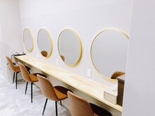 アイヨンマルゴ 西梅田店(EYE405)の雰囲気（メイク直しのスペースございます♪ヘアアイロンも完備）
