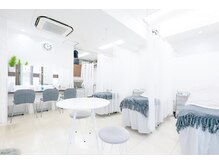 フェイストゥー(FACE TOO)の雰囲気（店内は白を基調とした落ち着いた空間をご提供 ）