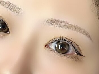 フィア(Fia)/まつげパーマ+眉スタイリング