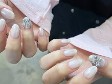 ノラ ミナミアオヤマ(NORA MINAMIAOYAMA)/ホワイトパールリボンネイル