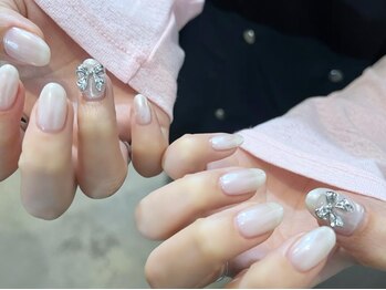 ノラ ミナミアオヤマ(NORA MINAMIAOYAMA)/ホワイトパールリボンネイル