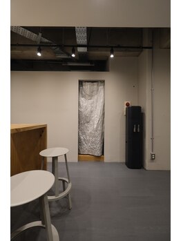 エヌプラスボディワークス(n+body works)/店内　更衣室