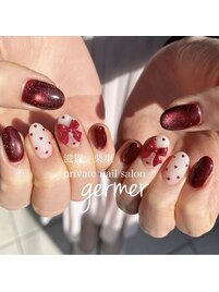 リボンにドットのガーリーネイル