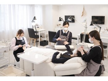 ラジュルネ(nail&eyelash La journee)の写真/究極の時短ビューティー！リクライニングチェアで叶える、まつげ＆ネイル同時施術で輝きUP☆