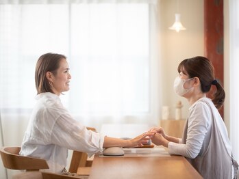 テケア(TEKEA)の写真/【ネイルケア専門サロン♪】スピーディなお仕上げで忙しいオトナ女性の味方！駅近サロンで通いやすさ◎