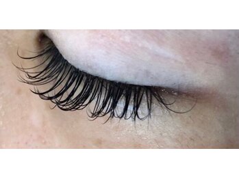 フリルアイビューティ 豊中店(Frill Eye Beauty)/
