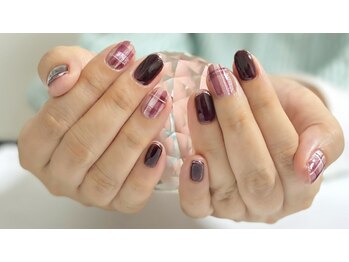 ジュジュハティ(JujurHati)/ボルドーチェックネイル