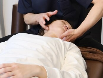 アオバダイ整体院の写真/【国家資格保持者による本格施術◎】お顔のお悩みを根本改善。独自の小顔整体でスッキリ小顔へ♪