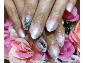 プラハネイル(+HER 美甲)/パールグラデ×ホイル