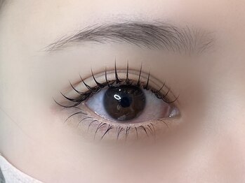ナナ 福岡(NANA)の写真/マツエクで1番大切なモチが違う♪重さ1/3のフラットラッシュを使用しモチ最高！パリジェンヌもモチが違う◎