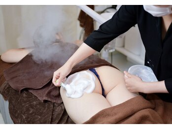 エミルカ 土岐店(EMILUCA)の写真/【お尻キレイになります!】お尻ニキビにお悩みの方へ。お尻専用ハーブピーリングでつややかなお尻へ!