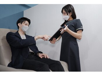 男眉salon OnFleek!渋谷店 【メンズ眉毛サロン・メンズアイブロウサロン】/似合うアイブロウご提案します!