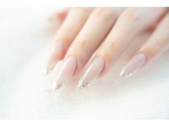 サロン ド ワカ(Salon de WAKA)の写真/オフィス仕事や日常生活の邪魔にならない『自爪風長さ出しスカルプ』が大人気★見惚れる美しい指先に♪