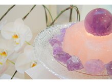 マナローザ 大通店(Mana Rosa)/アメジストクラスターがお出迎え