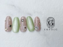 エアフォルク 銀座(ERFOLG)/ストーンを使ったフラワーネイル