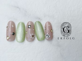エアフォルク 銀座(ERFOLG)/ストーンを使ったフラワーネイル