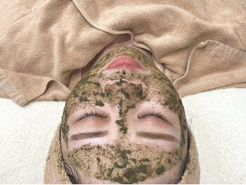 カラン バイ ソーイ アンド メイクアイ ラトット バイ ソーイ アンド メイクフェイスの写真/古い角質を取り除きお肌のお悩みを改善しハリやツヤのあるお肌に導きます♪滑らかで若々しい印象のお肌へ♪