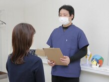 日野身体改善センターの雰囲気（新規のお客様は必ず、施術の前にカウンセリングを行います）