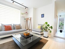 ルアンの雰囲気（白を基調としたカウンセリングルームとなっています☆）