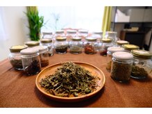 サロン優の雰囲気(天然よもぎと天然ハーブの厳選素材を使用)