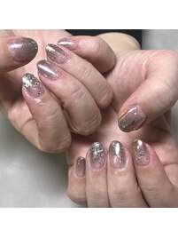 透明感なシンプルキラキラネイル