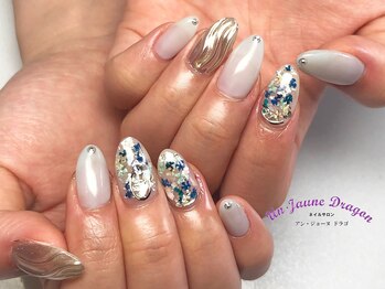 アン ジョーヌドラゴ/押し花ネイル