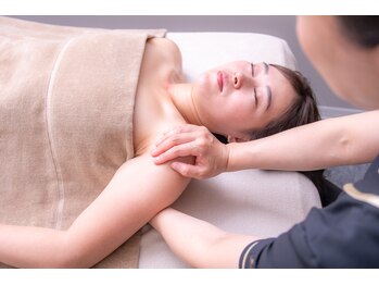 小顔フェイスラボ 西尾店(小顔 Face Labo.)/背中～首のマッサージ