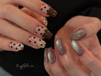 ネイルサロン ティフィン(tiffin)の写真/《オフ＆ケア込》派手なデザインができない方にピッタリ＊シンプルでも様々なシーンで映える指先へ♪