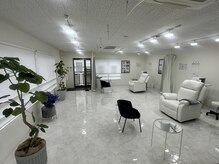 アイケアラボ 立川店(アイケアLaBo)の雰囲気（明るい店内で気持ちもクリアに[眼精疲労/リンパ/マッサージ]）