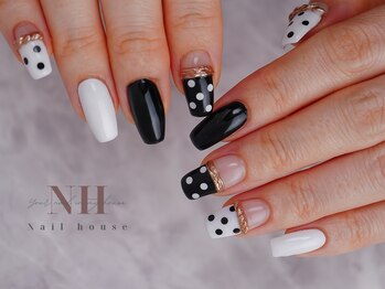 ネイルハウス(Nail house)/monotone