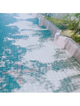 コロル(COLOR)/木のアーチを通って♪