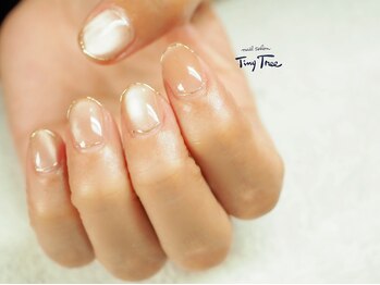 タイニーツリー(Tiny Tree)/上品ベージュネイル