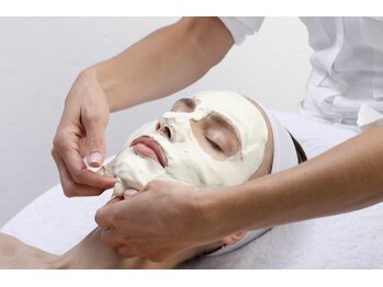 ダリアビューティー(Dahlia Beauty)/夏に向けて美白シリーズ多数！