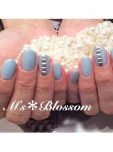 ネイルサロンアンドスクールエムズブロッサム(Nailsalon & school M's Blossom)/ワンカラー＋アート２本