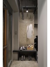 エヌプラスボディワークス(n+body works)/店内　入口
