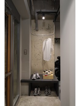 エヌプラスボディワークス(n+body works)/店内　入口