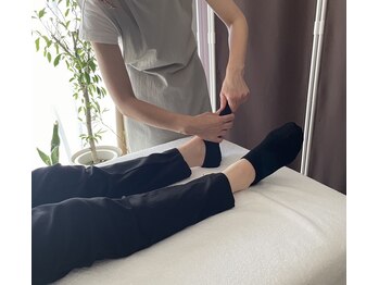 ヴィシャイン(vi shine)/つま先から歪みをチェック