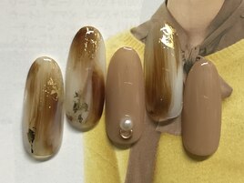 ブラウンとホワイトでマーブル風