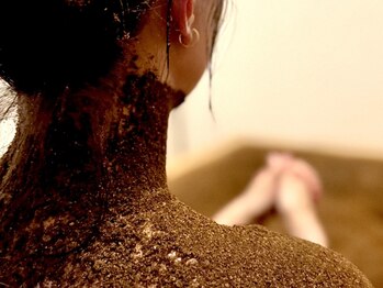 酵素風呂 チルの写真/少し熱めのお風呂のような心地よさ◇血行促進&発汗で首肩コリやPC作業等で溜まった全身の疲れを解消☆