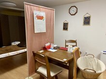 いやしろ整体/当サロンの待合室です。