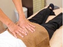 アールワン/施術風景/腰まわり