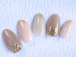 キラキラ☆ベージュネイル