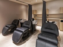 エレノア 自由が丘ANNEX(Eleanor)の雰囲気（フルフラットのシャンプーベッドを完備!施術中はカーテンします!）