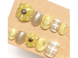 ひまわりネイルニュアンスネイル